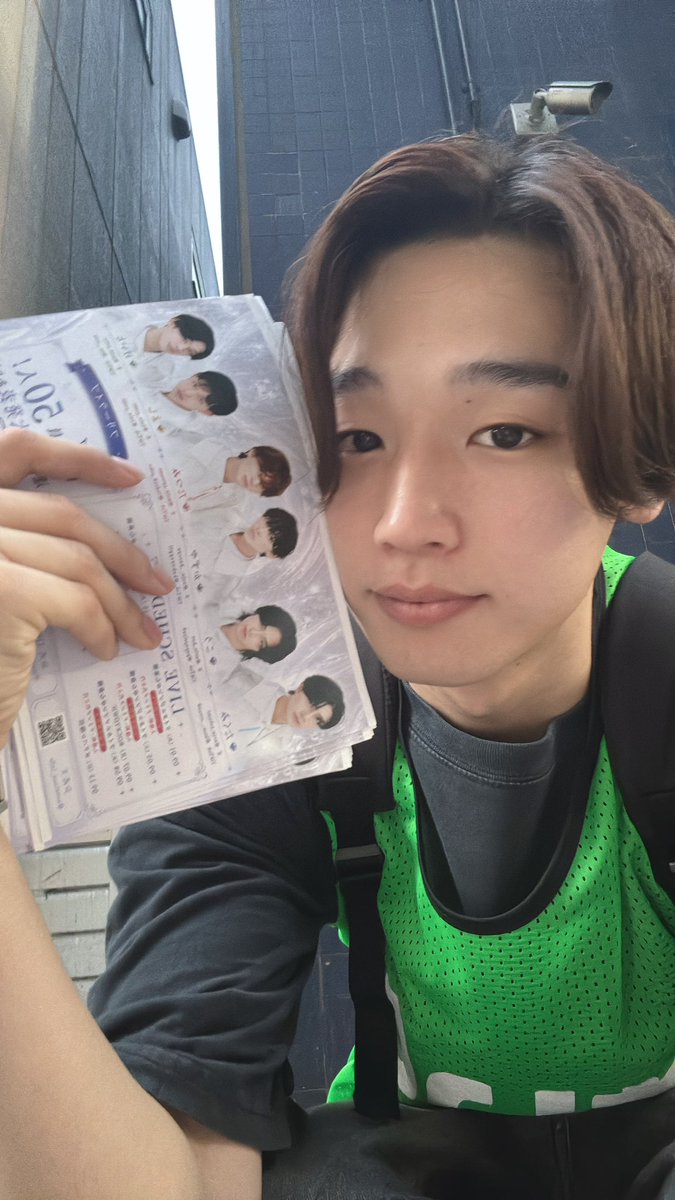 nvln_keito's tweet photo. やっと半分配れた！
残り50枚、ギア上げていくぜ‼️ https://t.co/6ghztjo44s