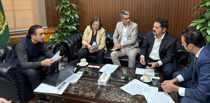 P4Provider's tweet photo. Pakistan is finally designing its both financial and tech system in a new way

PVARA hosted the World Bank Pakistan team today to discuss digital finance and emerging technologies.

Tokenisation, AI, cybersecurity, digital infrastructure and capital markets were all on the table.

The interesting part? These are no longer just crypto conversations. They’re becoming part of the bigger economic picture.

Pakistan has an opportunity to build the right foundations early.

Now the real question is how we turn these discussions into something that actually works. 🇵🇰