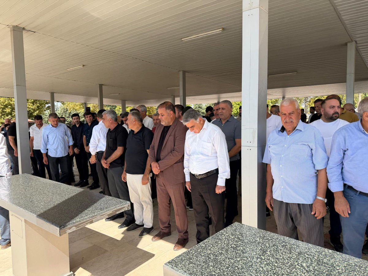 gokhangok44's tweet photo. Geçmiş dönem MHP Kale İlçe Başkanımız Mustafa Avcı’nın ahirete irtihal eden eniştesi Mehmet Ayhan’ı kılınan cenaze namazının ardından dar-ı bekaya yolcu ettik.

Merhuma Allah’tan rahmet; ailesi ve yakınlarına başsağlığı ve sabırlar diliyorum.

Mekânı cennet olsun.

#Perşembe https://t.co/rcOhE0Yci4