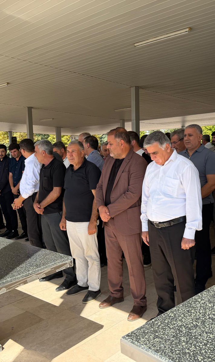 gokhangok44's tweet photo. Geçmiş dönem MHP Kale İlçe Başkanımız Mustafa Avcı’nın ahirete irtihal eden eniştesi Mehmet Ayhan’ı kılınan cenaze namazının ardından dar-ı bekaya yolcu ettik.

Merhuma Allah’tan rahmet; ailesi ve yakınlarına başsağlığı ve sabırlar diliyorum.

Mekânı cennet olsun.

#Perşembe https://t.co/rcOhE0Yci4