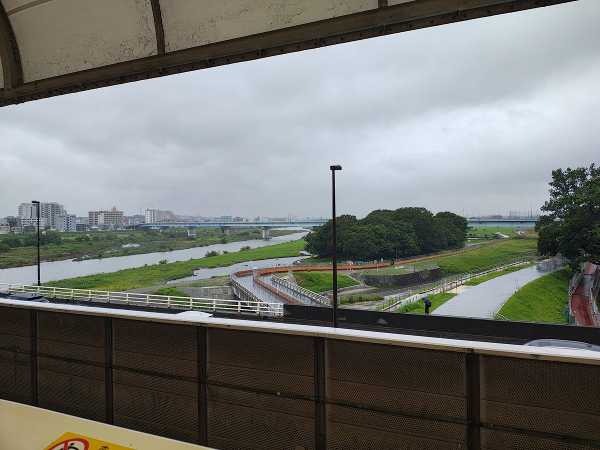 akeruna's tweet photo. 都心の駅ホームで河川敷を見てほけーとしたり

田舎的な広がりを感じて好き https://t.co/femBhN2vCt
