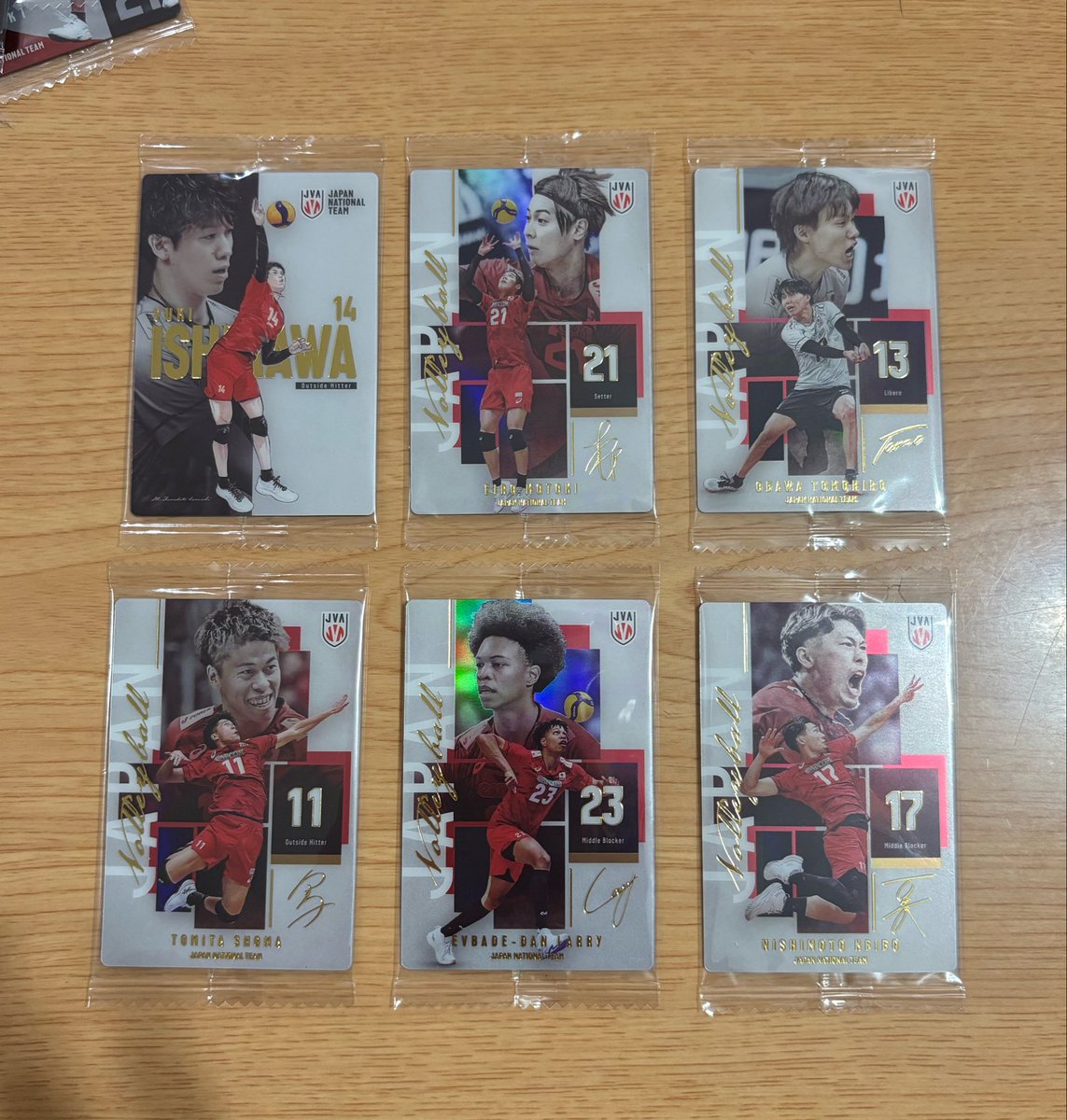 kato23co's tweet photo. 男子バレー 日本代表 バレーボール 男子 ツインウエハース カード 2026 交換

【譲】R富田・小川・西本・永露・ラリー
        SR石川

【求】R大塚・山本・小野寺・高橋藍 
        SR西田・集合B
        
郵送での交換希望してます📮
お気軽にお声掛けください！
 #男子バレー日本代表  #ウエハース https://t.co/4WBFuew41T