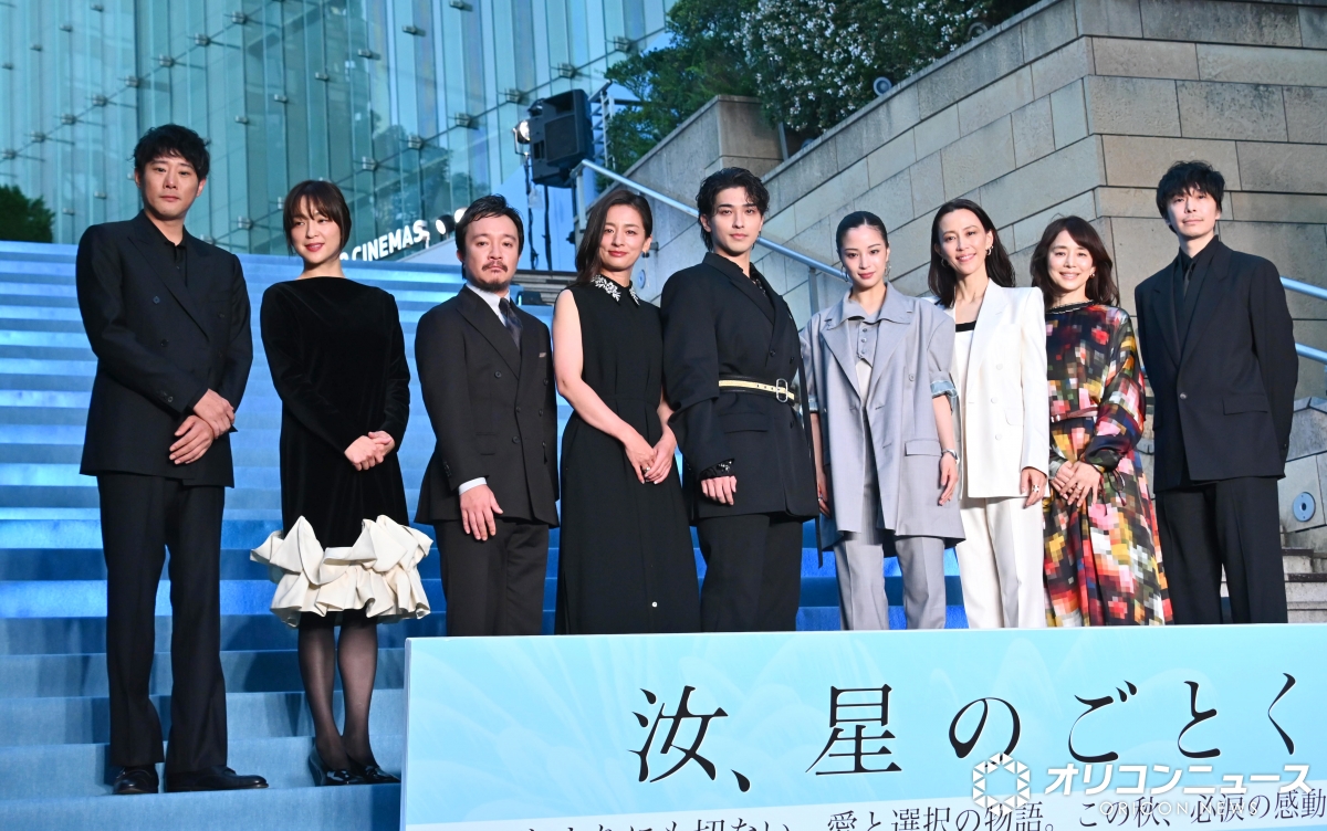oricon's tweet photo. 横浜流星、広瀬すずら豪華9人が
ブルーカーペット集結❗️
⠀
横浜「私事ですが、昨日30歳を迎えて…」
→ キャストやスタッフから拍手👏
https://t.co/Qy8DFPbs4J
⠀
映画『汝、星のごとく』
横浜流星、広瀬すず、中村アン、濱田岳
尾野真千子、木村佳乃、石田ゆり子
長谷川博己、藤井道人監督 https://t.co/cyUddDtmjy
