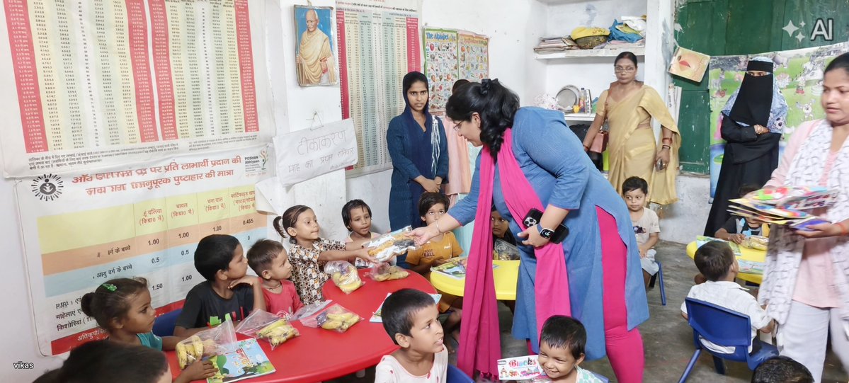 dmraebareli's tweet photo. "सेवा संकल्प अभियान" के तहत आंगनबाड़ी केंद्र गोरा बाजार में बच्चों से संवाद कर खिलौने एवं फल वितरित किए l
@UPGovt @CMOfficeUP @ChiefSecyUP @InfoDeptUP https://t.co/Sxkhn5sngl