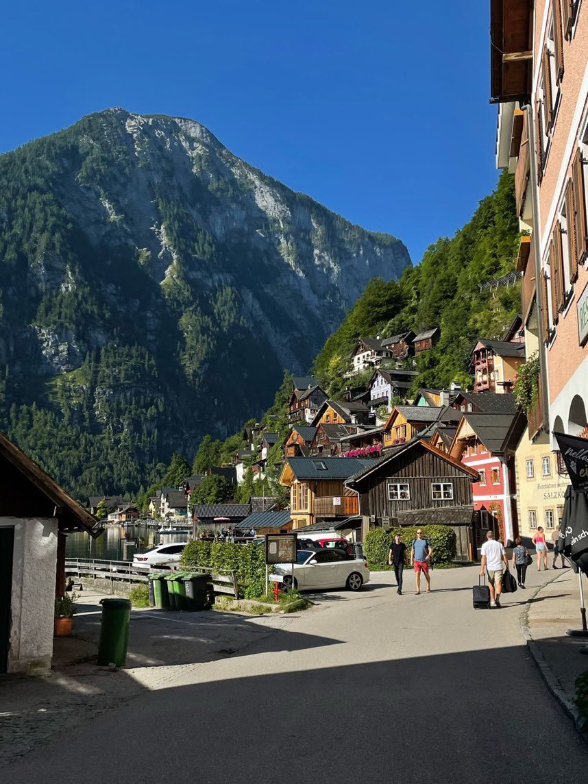 lunecrumbss's tweet photo. Hallstatt Austria https://t.co/2DVAOpJ0TE