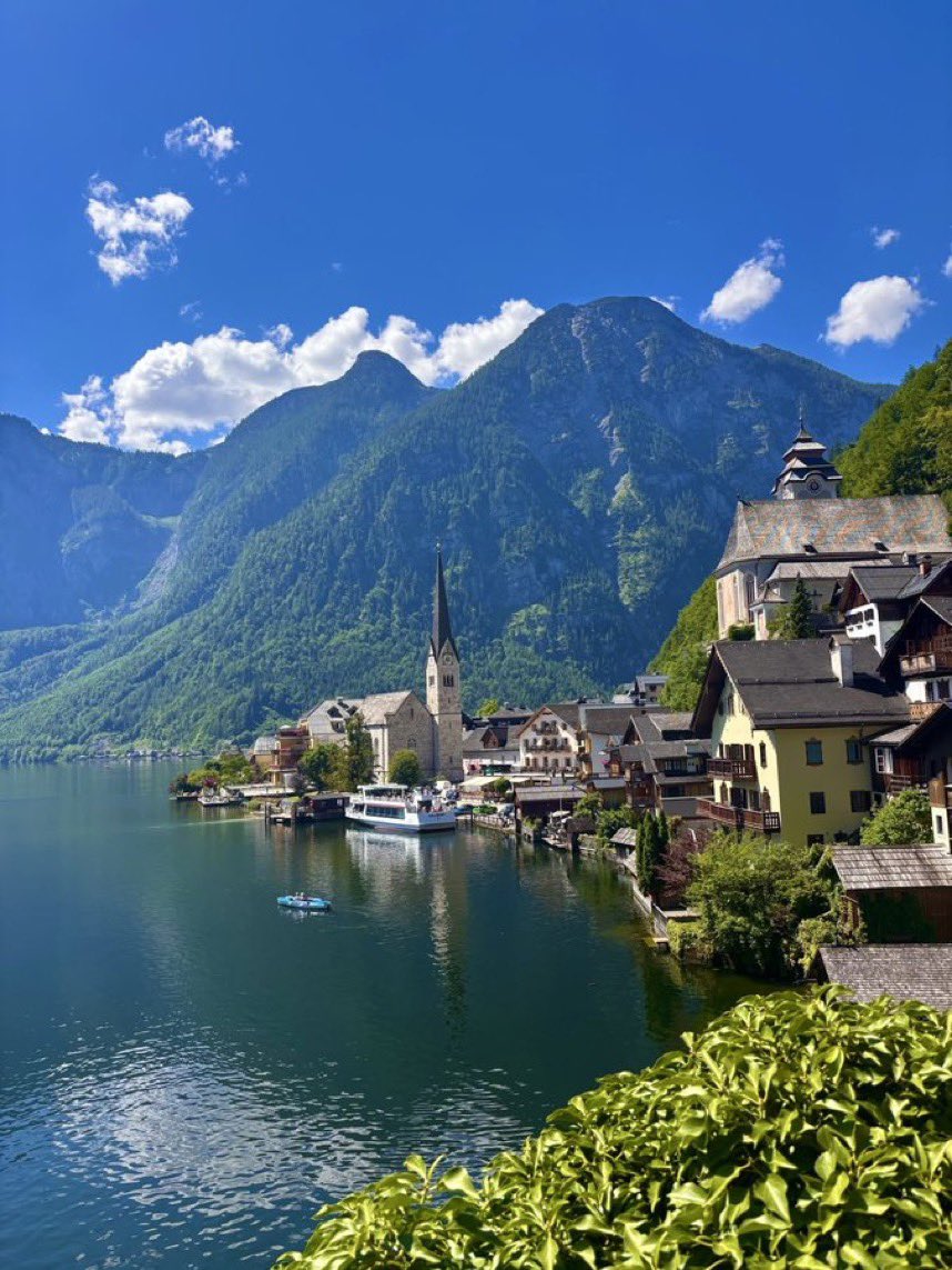 lunecrumbss's tweet photo. Hallstatt Austria https://t.co/2DVAOpJ0TE