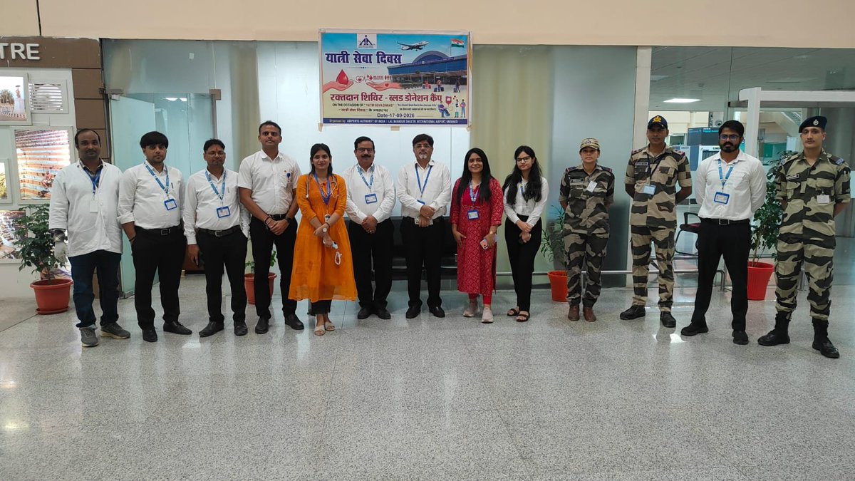 aaivnsairport's tweet photo. @MoCA_GoI @AAI_Official @aaiRedNR 'यात्री सेवा दिवस' के अवसर पर आयोजित रक्तदान शिविर में CISF के अधिकारियों एवं जवानों ने और AAI (भारतीय विमानपत्तन प्राधिकरण) के अधिकारियों व कर्मचारियों ने बढ़-चढ़कर भाग लिया। मानव सेवा की मिसाल पेश करते हुए अधिकारियों एवं कर्मचारियों ने उत्साहपूर्वक रक्तदान किया।
@CISFAirport https://t.co/qOi9FtJ5wk