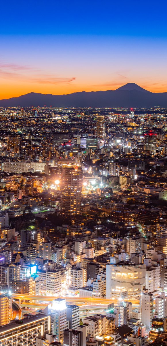 haskap1017's tweet photo. 東京タワーから見る夕暮れの東京が綺麗でした https://t.co/a5BsN4Ae6W