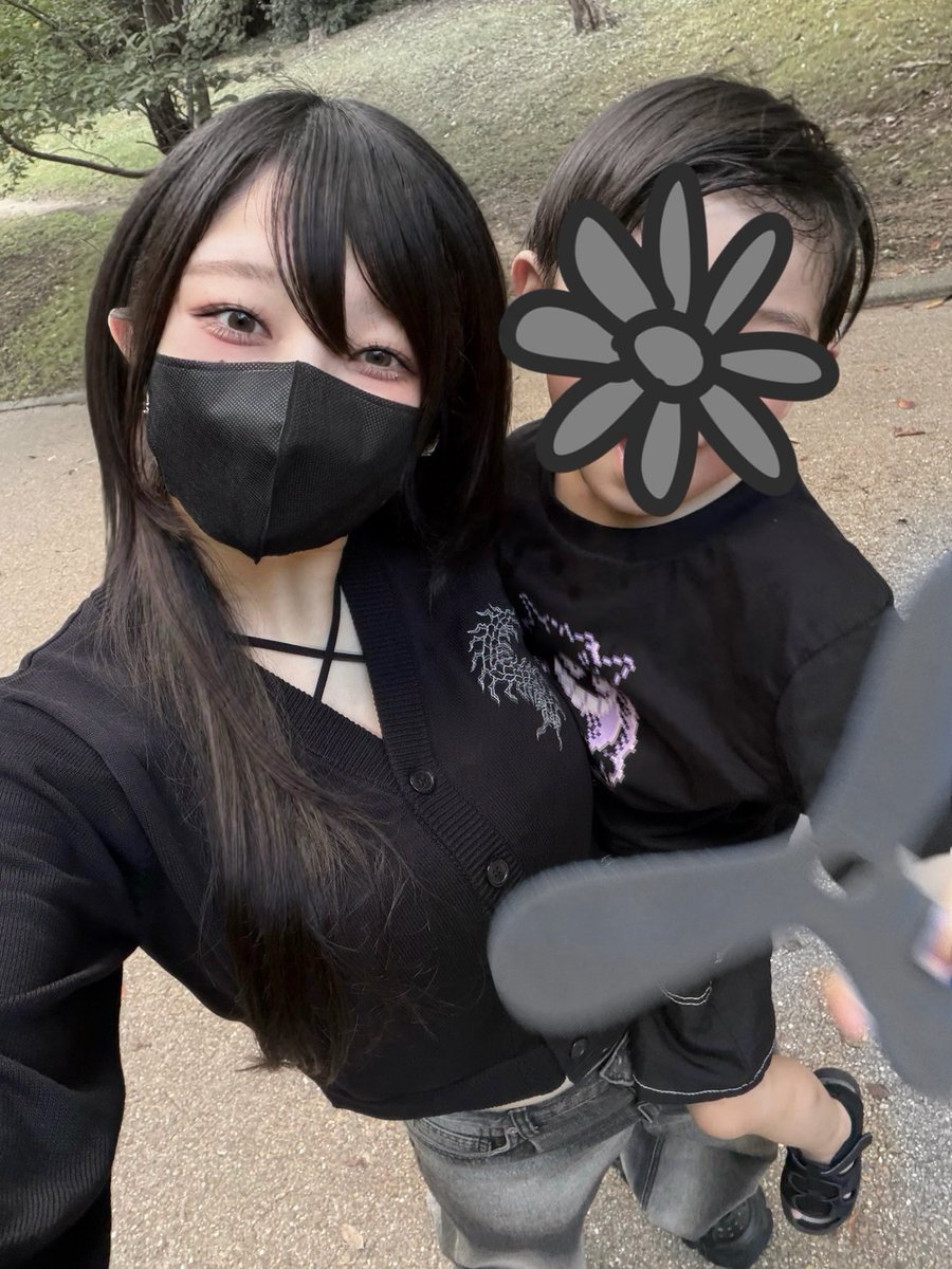 eyeshiny_gibous's tweet photo. お散歩!最近涼しいけど沢山動くとあつい!!! https://t.co/r3FJqz6gjE