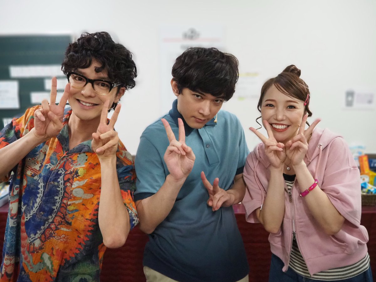 kounonana's tweet photo. コナープロジェクトの共演回ラストメンバーで記念に🍎🌳📸✨
（耕平さんとは今日がなんと1ヶ月ぶり&amp;ラストのご一緒でございました！）

#ディアエヴァンハンセン
今日も一期一会の空気感、楽しかったなぁ。
私はあと２回のみ🥲
寂しいけど…よろしくお願いします！🥹✨

#吉沢亮 さん
#上口耕平 さん https://t.co/OlSB6EGo9O