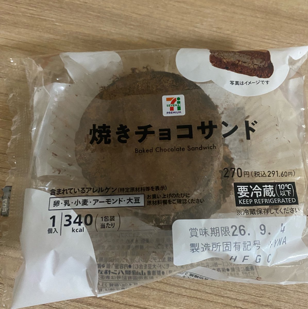 IoyhwQ's tweet photo. 🍽️ 7-ELEVEN 焼きチョコサンド

⭐️ ★★★★★

🔁 リピ：あり 

💭 感想： チョコ大好き民にはぜひ食べてほしいクッキーも程よい硬さでサンドされてるチョコは柔らかかったまた食べたい！くそ美味かった https://t.co/TBg2EG53tB