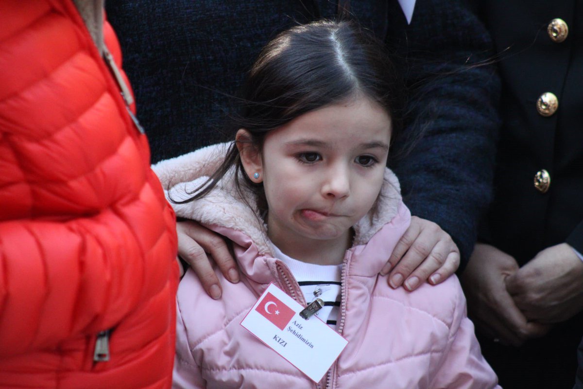 militerenstitu's tweet photo. Ece’yle tanışın. Doğum gününde babasının cenazesini kaldırdı… https://t.co/Z1oOgsA4Dc