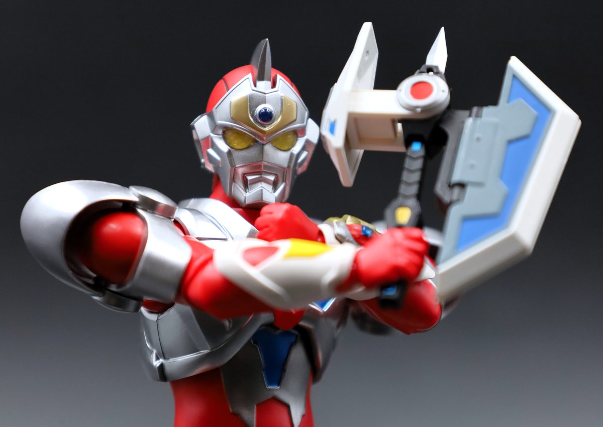 75system01's tweet photo. パーツの差替えと変形で「サンダーアックス」にも出来ます。 https://t.co/xGGLNQmbEe