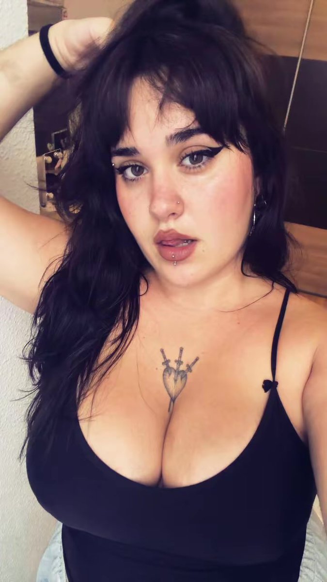 moonlover031's tweet photo. welcome back gorda semigotica sin padre https://t.co/jy7Grb1AHX
