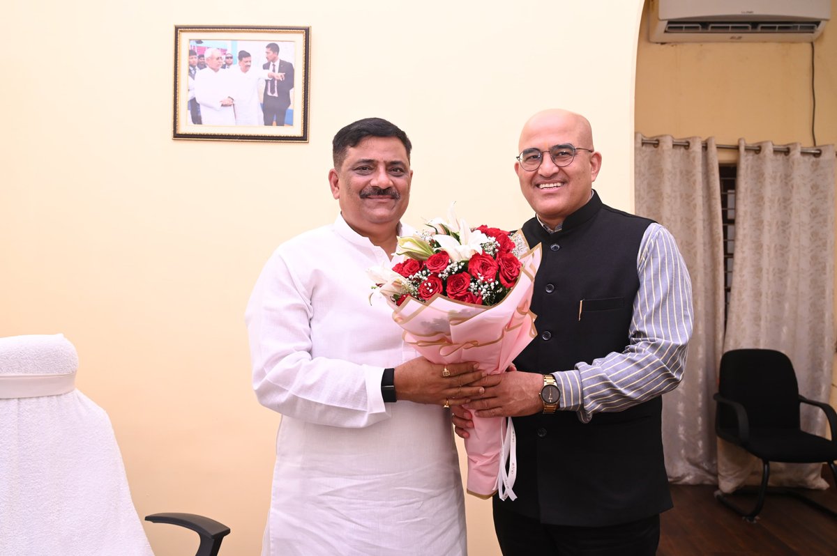 SanjayJhaBihar's tweet photo. Had the pleasure of meeting Dr Madhabananda Kar, Director, AIIMS Darbhanga, who called on me today.

We discussed matters related to the development of AIIMS Darbhanga and strengthening healthcare services in the region.

#AIIMSDarbhanga https://t.co/1DNSIFYBmr