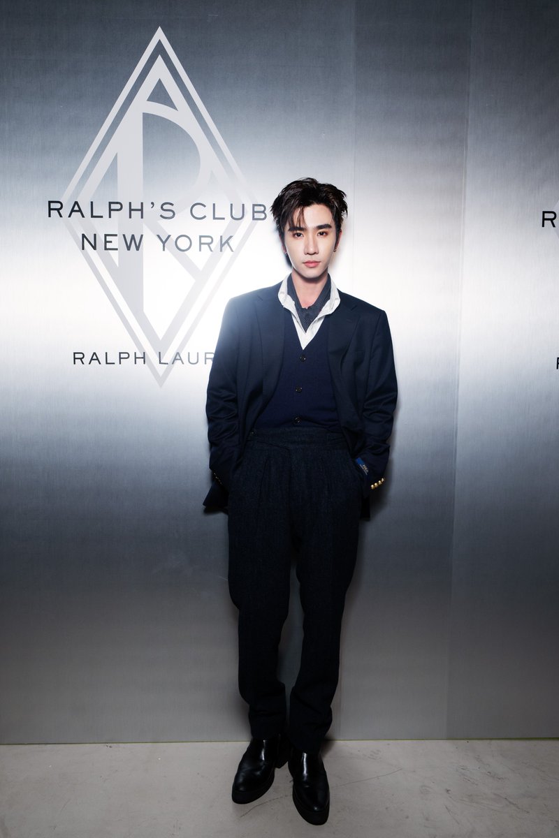 GMMTV's tweet photo. @perthppe @Ppsanta #RalphLaurenFragrances 
#RalphsClubNewYork
#RalphLaurenFragrancesXPerthSanta
#GMMTV https://t.co/DAweuPtbOm
