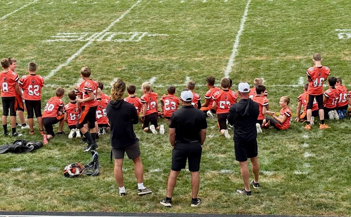 byronhsad's tweet photo. Shout out to David Cunningham!  He made a point to go to the Tiger’s 5th grade game against Princeton…in Princeton! He was on the Tiger’s sideline engaged with the players. How cool is it to have a kid care like that to give back to younger generations of Byron?  #ByronTigers https://t.co/7SNNVo2Wro