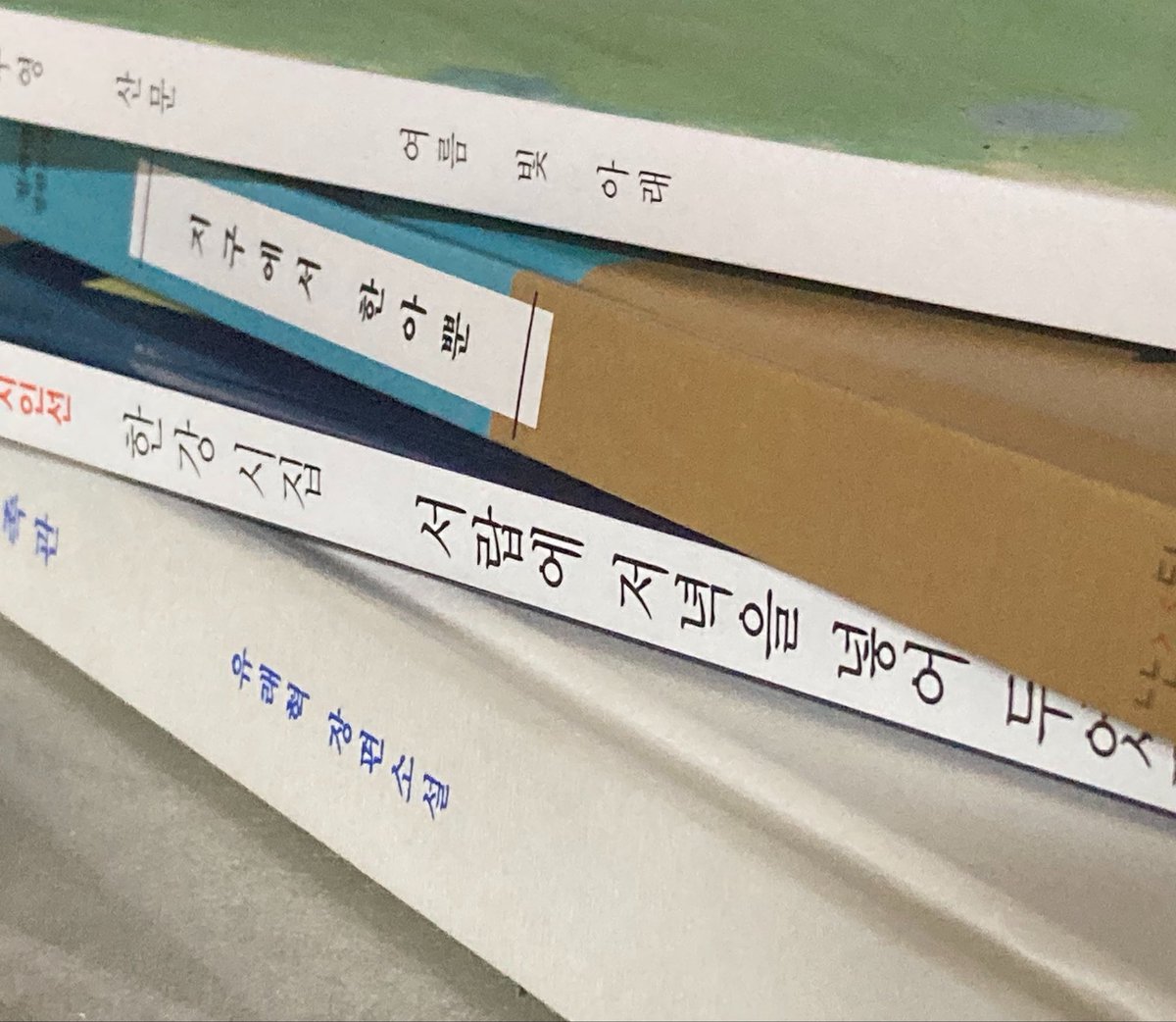 supposing_that's tweet photo. #독서계트친소 #독서계_트친소

꾸준히 독서하려 노력하는 여성입니다..
저와 책얘하지 않으실래요..? https://t.co/LyyhB3t79e