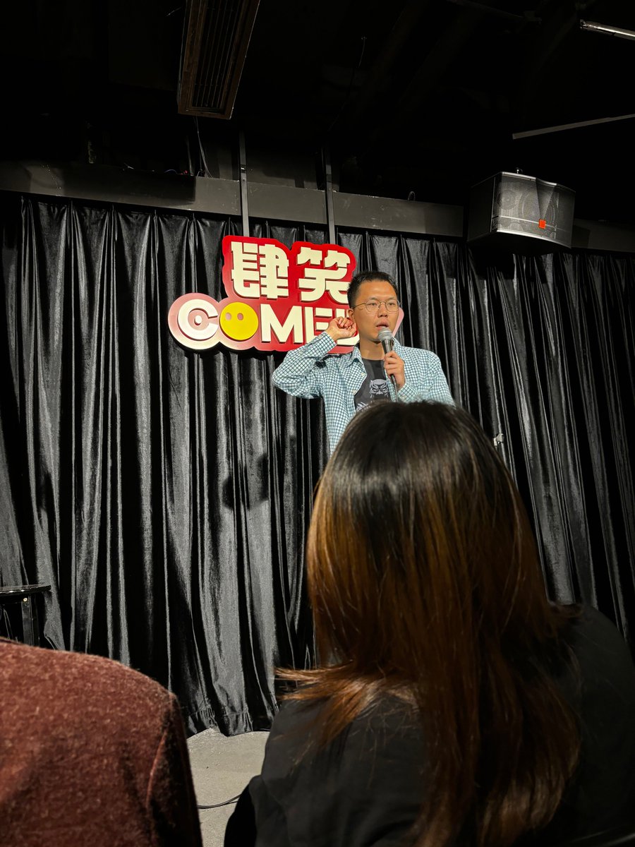 amelm564554's tweet photo. Just stepped off stage after a set where I made 3 people snort-laugh at their own salad bowls—worth the tip jar donations and the random "can I get a selfie" from the guy in the back. Stand-up really is just yelling at mic while judging people’s takeout, and I’m obsessed. https://t.co/qTET1ZTC3S