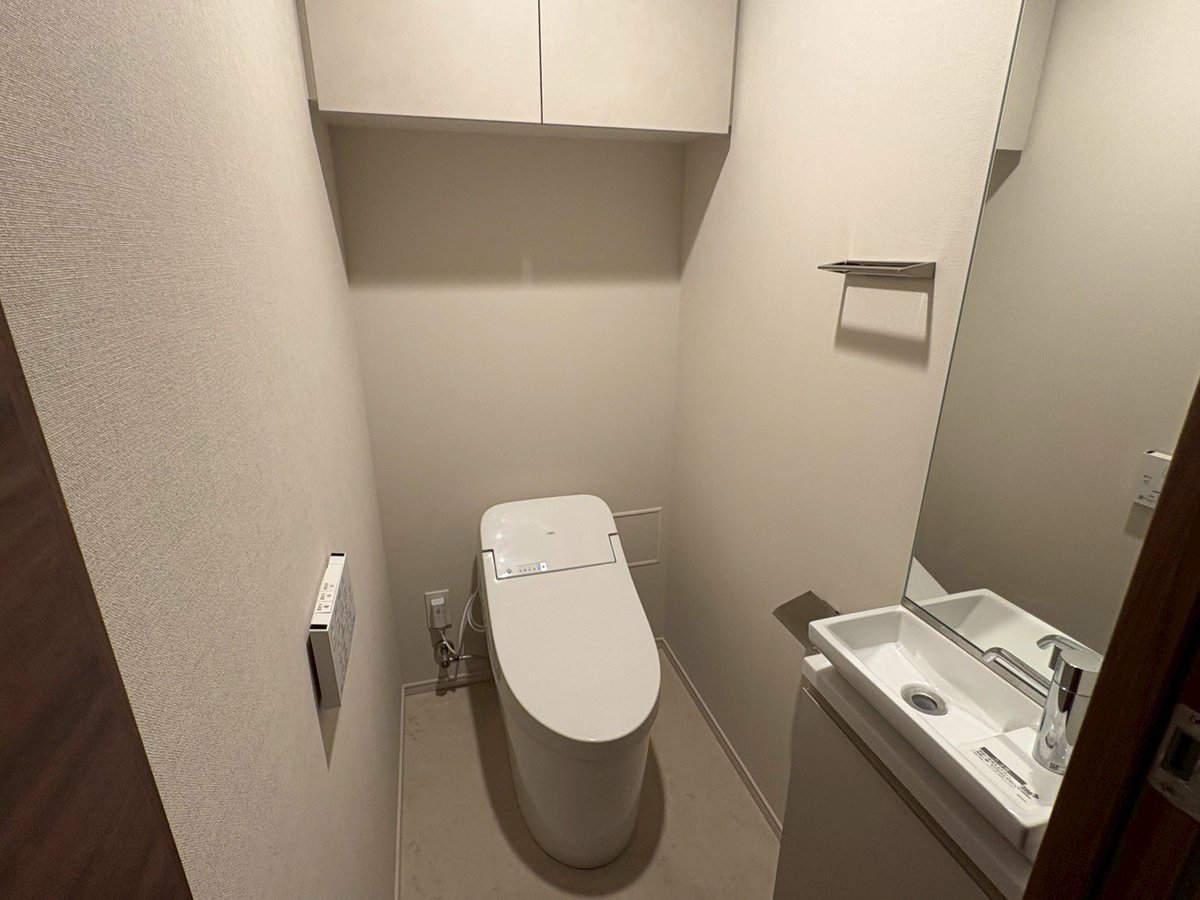 iispec_jp's tweet photo. こちら入居者が退去前に新しい
次の入居者が決まり、
賃貸借契約締結し募集終了しました。
ご協力頂きました不動産会社様
ありがとうございました。
#ルジェンテ新宿御苑前 #賃貸借契約 https://t.co/o3tPSvdzyX