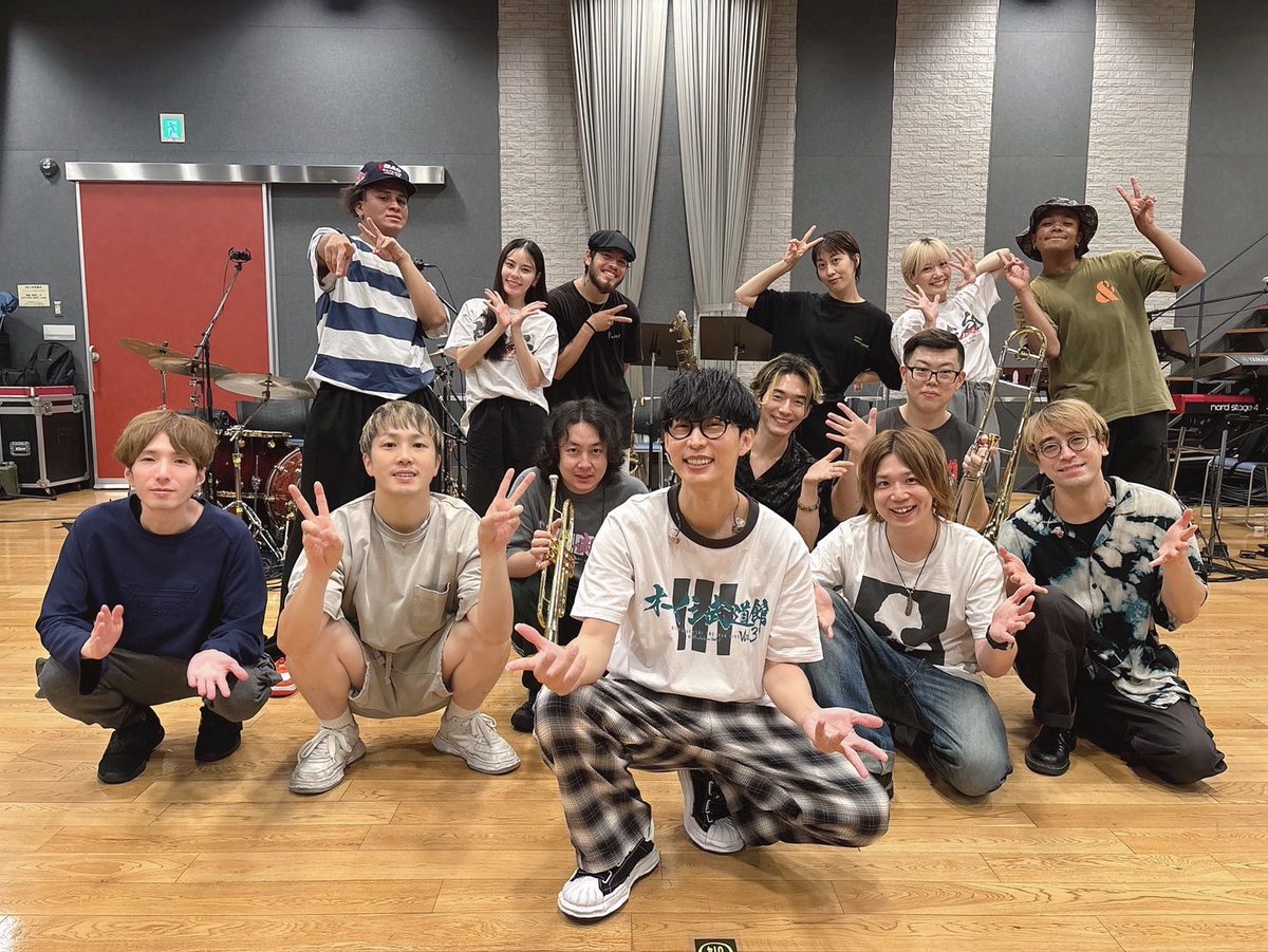 Masayoshi_Oishi's tweet photo. 【オーイシ武道館メンバー紹介】

Vocal & Guitar : オーイシマサヨシ

Guitar & Bandmaster : 奈良悠樹 
Drums : 髭白 健 
Bass : 工藤 嶺 
Keyboard : 半田彬倫
Trumpet : Atsuki (FIRE HORNS)
Saxophone : ヒロムーチョ
Trombone : Tocchi (FIRE HORNS)

Dancers : AYUMI. (ELEVENPLAY)
                  HIKARU (ELEVENPLAY)
                  NAGISA (ELEVENPLAY)
                  Raphael
                  Solomon
                  Vinih Malukin