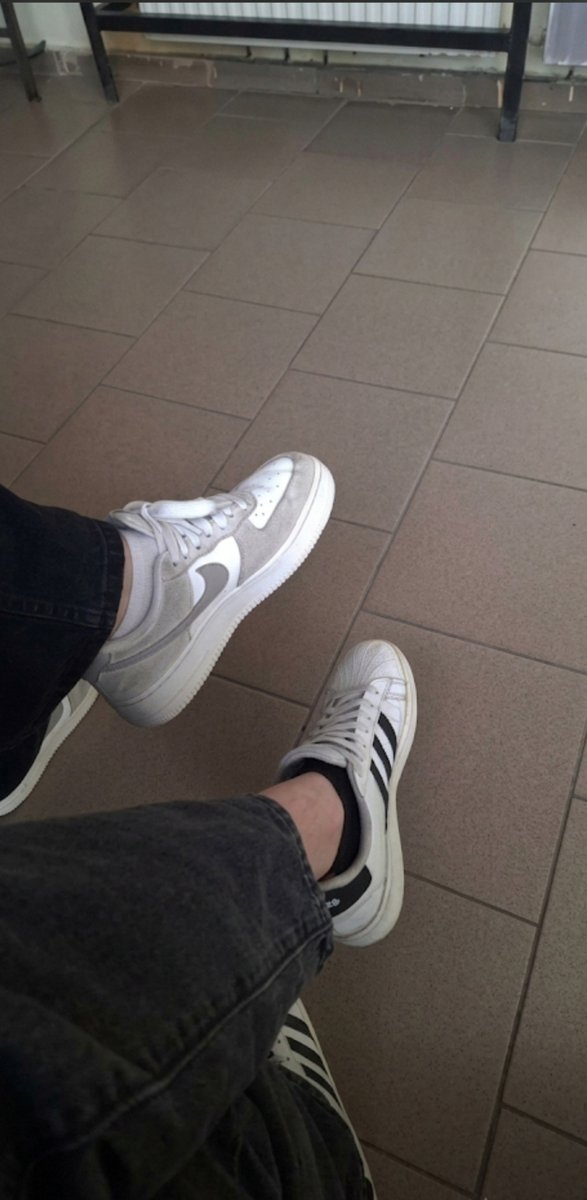majusiaa19's tweet photo. Kto wyczyści buty moje i mojej przyjaciółki?😆😆 https://t.co/M0j6VoCmc6