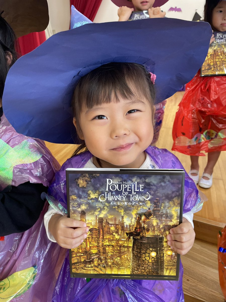 miki_gift's tweet photo. もうすぐ子どもたちが
楽しみにしているハロウィン🎃

今年も仮装したかわいい子どもたちに
絵本『えんとつ町のプペル』を届けたい📚

絵本を届けて欲しい
保育園・こども園・幼稚園さん募集中✨
https://t.co/RF5jg3G3aY https://t.co/15ispCBX5a