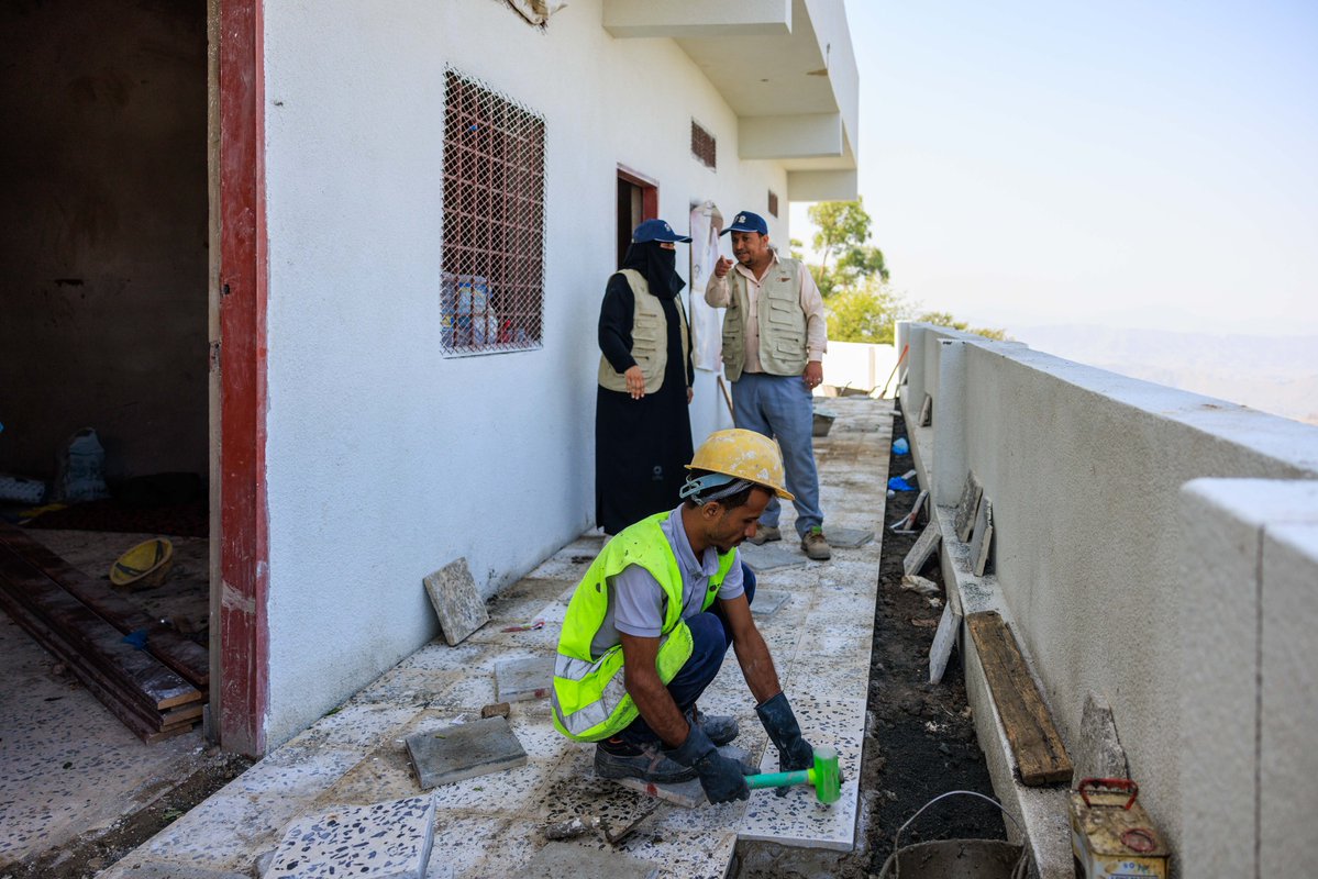 CARE_Yemen's tweet photo. عندما تصبح المدرسة مكانًا آمنًا للتعلم، ينعكس الأثر على المجتمع بأكمله. في ريف تعز، تساهم CARE و@EduCannotWait في توفير بيئات تعليمية آمنة لـ 7,945 طفلًا، استثمارًا في التعليم والصمود والأمل. #ECW https://t.co/lPKnZhL2Ba