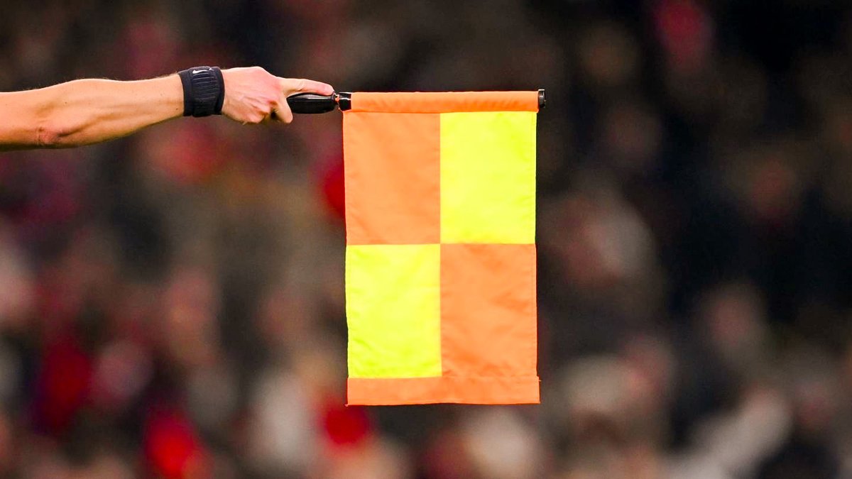 LFCTransferRoom's tweet photo. The match officials have been confirmed for Liverpool’s Premier League fixture at AFC Bournemouth.

• Referee - Michael Oliver 
• Referee assistants - Stuart Burt &amp; James Mainwaring
• Fourth official - Simon Hooper
• VAR duty - Craig Pawson
• VAR assistant - Lee Betts https://t.co/siNUfj3zUK