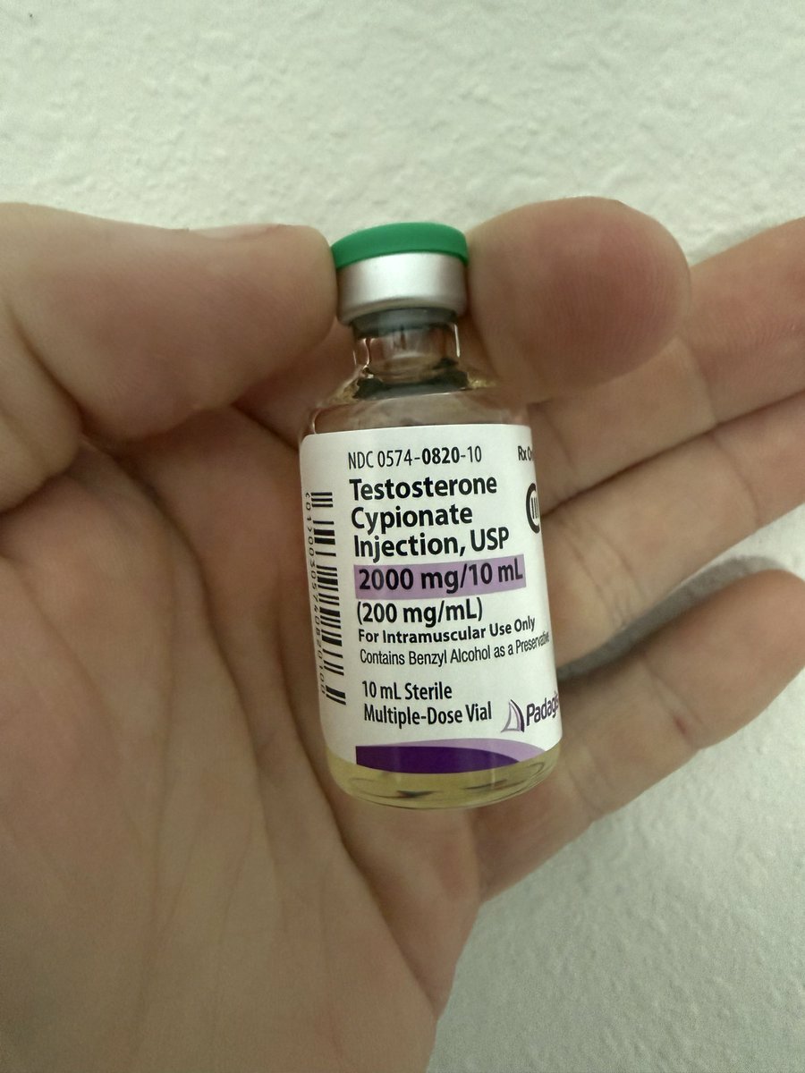 jayjayx2qn's tweet photo. Gentleman. 

Don’t get the 1ml vials. 

Get you a 10ml vial. Last 2-4 months depending on normal dosing parameters. Cost $45 without insurance. That’s $12-$22 a month for the largest needle mover in fitness. 

Some RX people are jerks about it, but fight for it and win. https://t.co/1DCty6i7BH