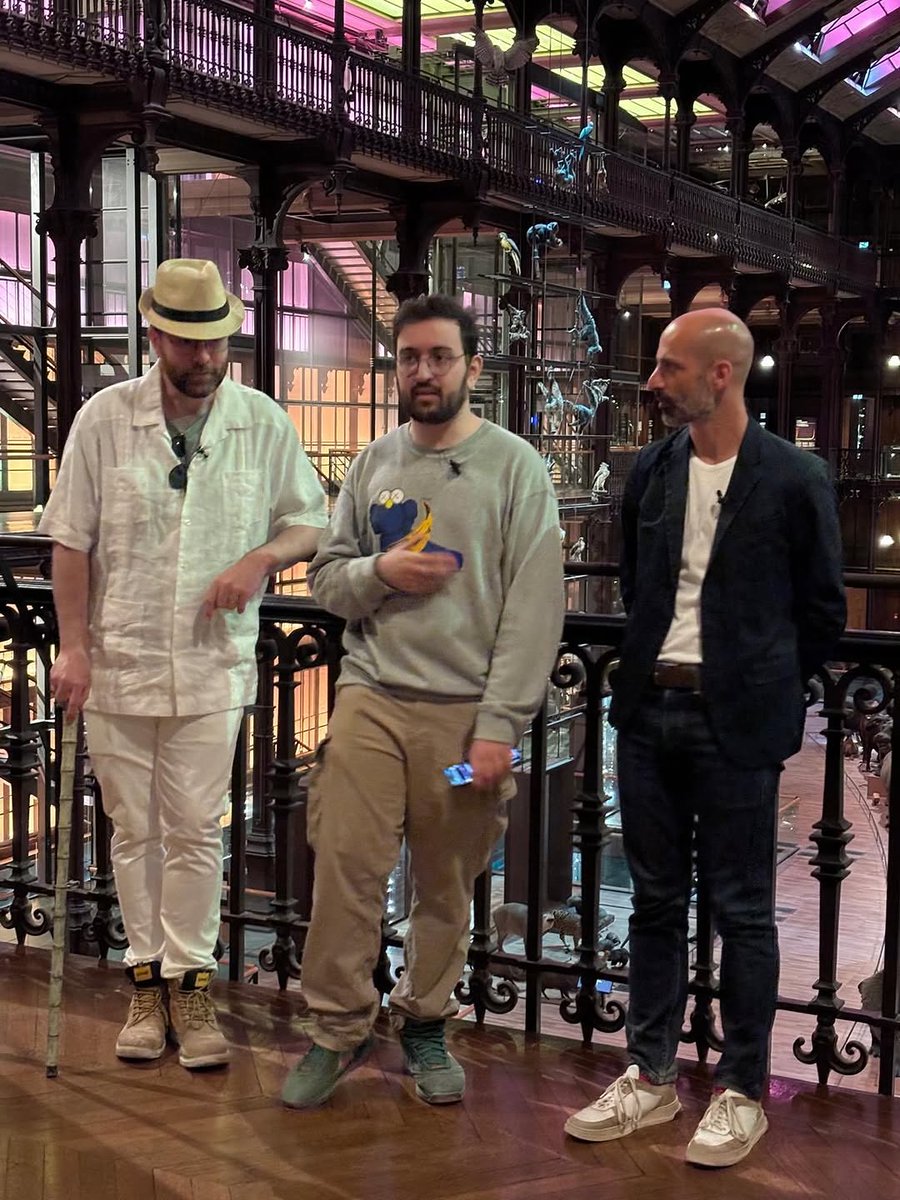 fony_one's tweet photo. Quelle soirée au musée d'histoire naturelle de Paris avec  ! Je suis trop heureux que plus de 20 000 personnes aient visité ce lieu fou avec nous en live.
Merci aux intervenantes, à Philippe comme toujours, et merci pour tous vos retours ❤️❤️ https://t.co/WRr71pWapO