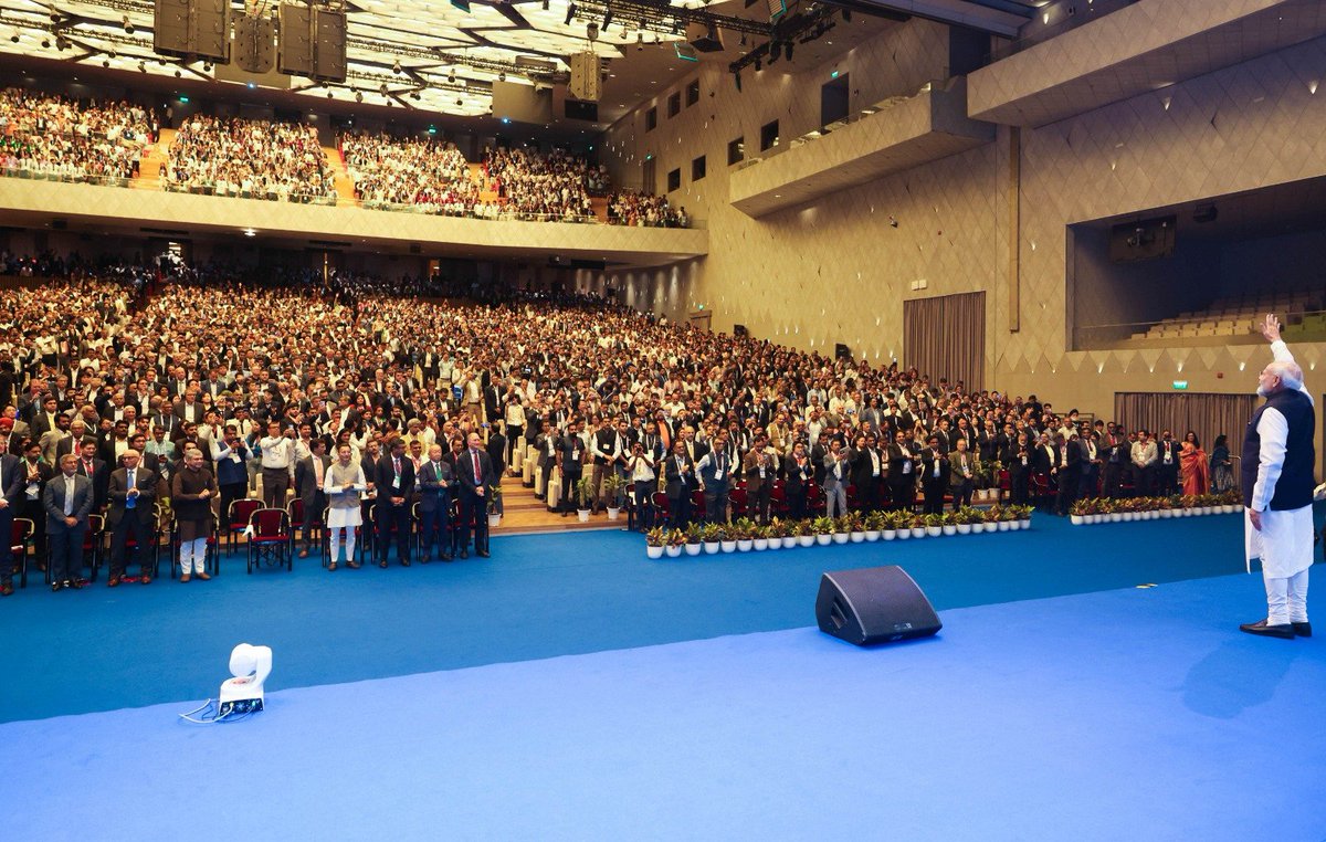 narendramodi's tweet photo. The energy at SEMICON India 2026 has to be seen to be believed! 

I feel very proud that India is expanding its efforts in a sector such as semiconductors. https://t.co/l5HBsR8E61