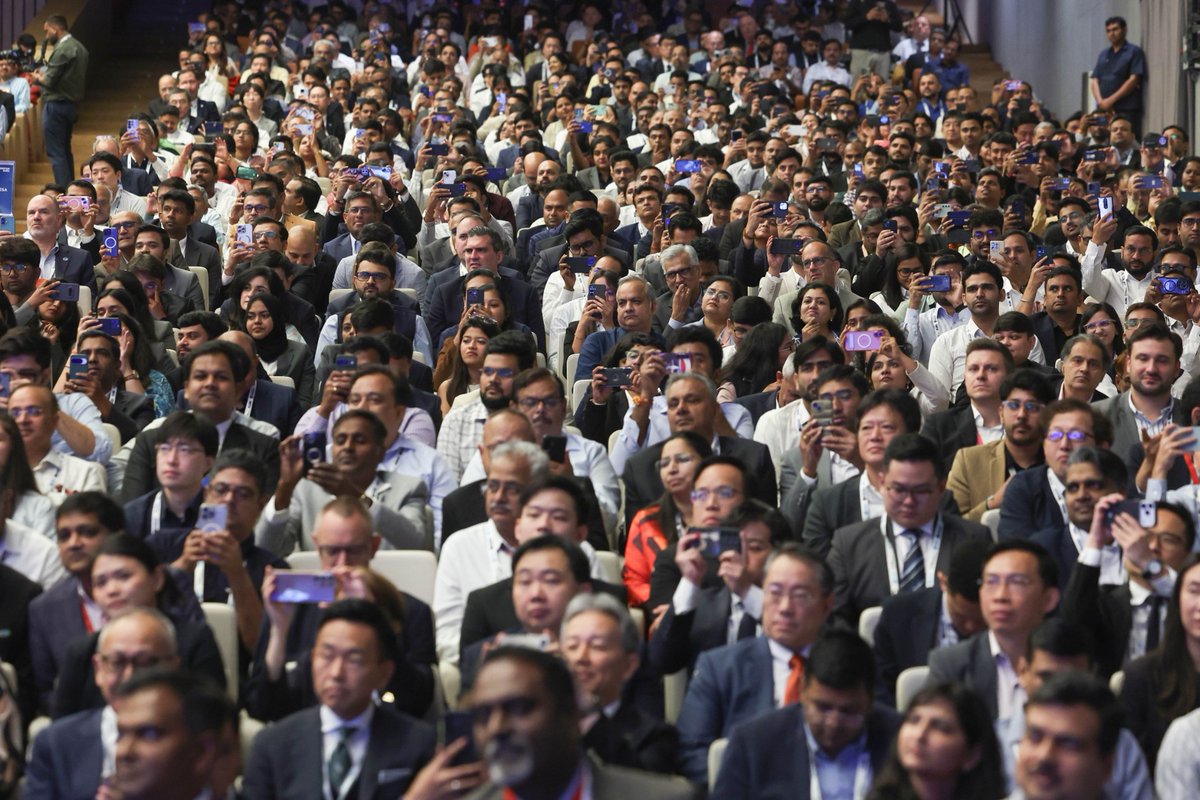 narendramodi's tweet photo. The energy at SEMICON India 2026 has to be seen to be believed! 

I feel very proud that India is expanding its efforts in a sector such as semiconductors. https://t.co/l5HBsR8E61