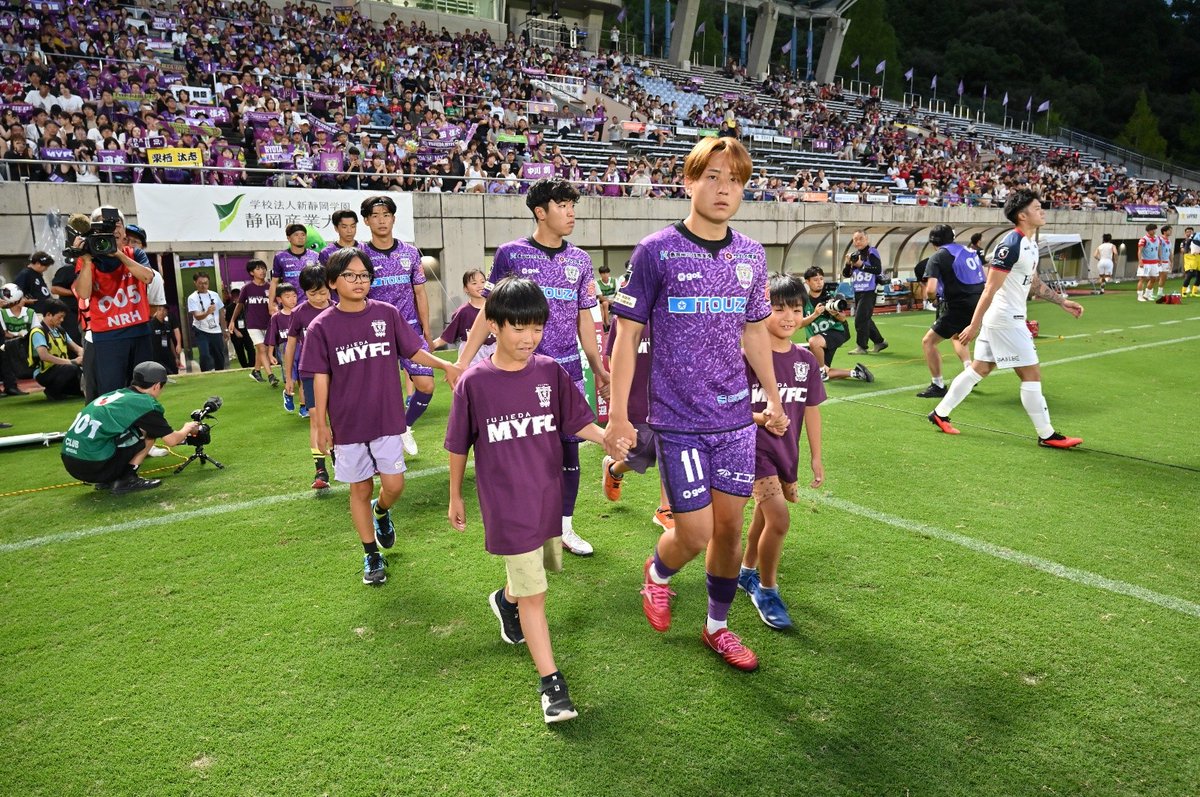 fujiedamyfc_pr's tweet photo. 【10/3 #湘南ベルマーレ 戦】
26/27シーズン藤枝MYFCファンクラブ会員「蹴っとばし小僧のなかまたち」を対象にイベント参加者募集開始✨

✅フェアプレーフラッグベアラー
✅エスコートキッズ
✅ハイタッチ・アップ見学
✅スタジアム見学ツアー

▶https://t.co/akHu3OT9wH

#藤枝MYFC
#2627藤枝vs湘南 https://t.co/eH9eQBdHFI
