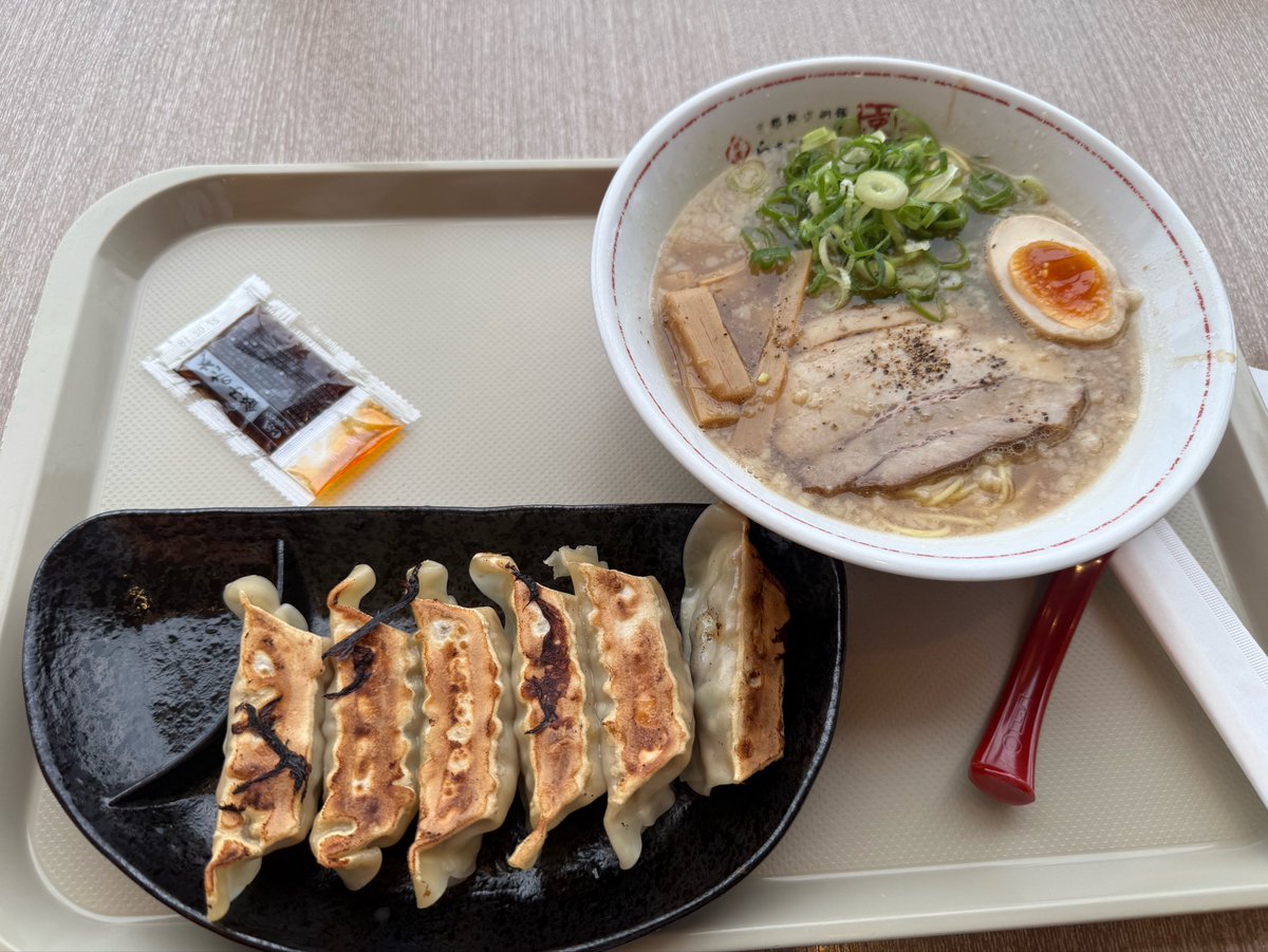 IoyhwQ's tweet photo. 🍽️ 京らぁ～めん ぎをん白湯醤油

⭐️ ★★★★☆

🔁 リピ：あり 

💭 感想：一人でラーメン食べに行けないんだけどフードコートで頑張りました(笑)私はラーメン大好きだがらラーメンのこだわりは少し強くて絶対ラーメンにはメンマと餃子は必須‼️🥟でも最近メンマあるとこ少なくて泣 https://t.co/0MwuKjumbT