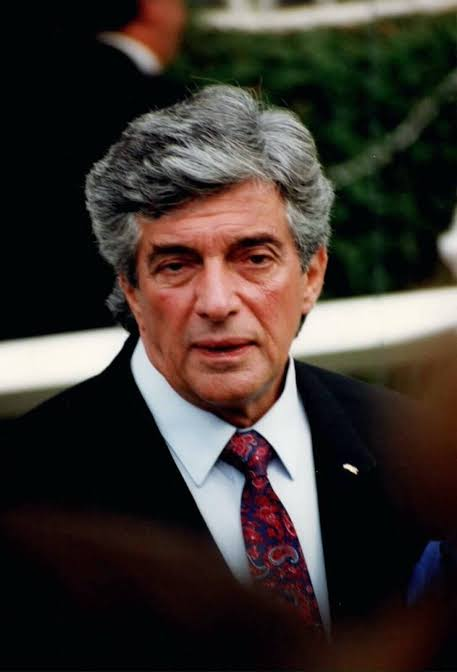 tldonpop's tweet photo. Frankie Vaughan (71) passed away from heart failure, 27 years ago today.
He starred alongside Marilyn Monroe in "Let's Make Love (1960). https://t.co/TrxfkUDYdH