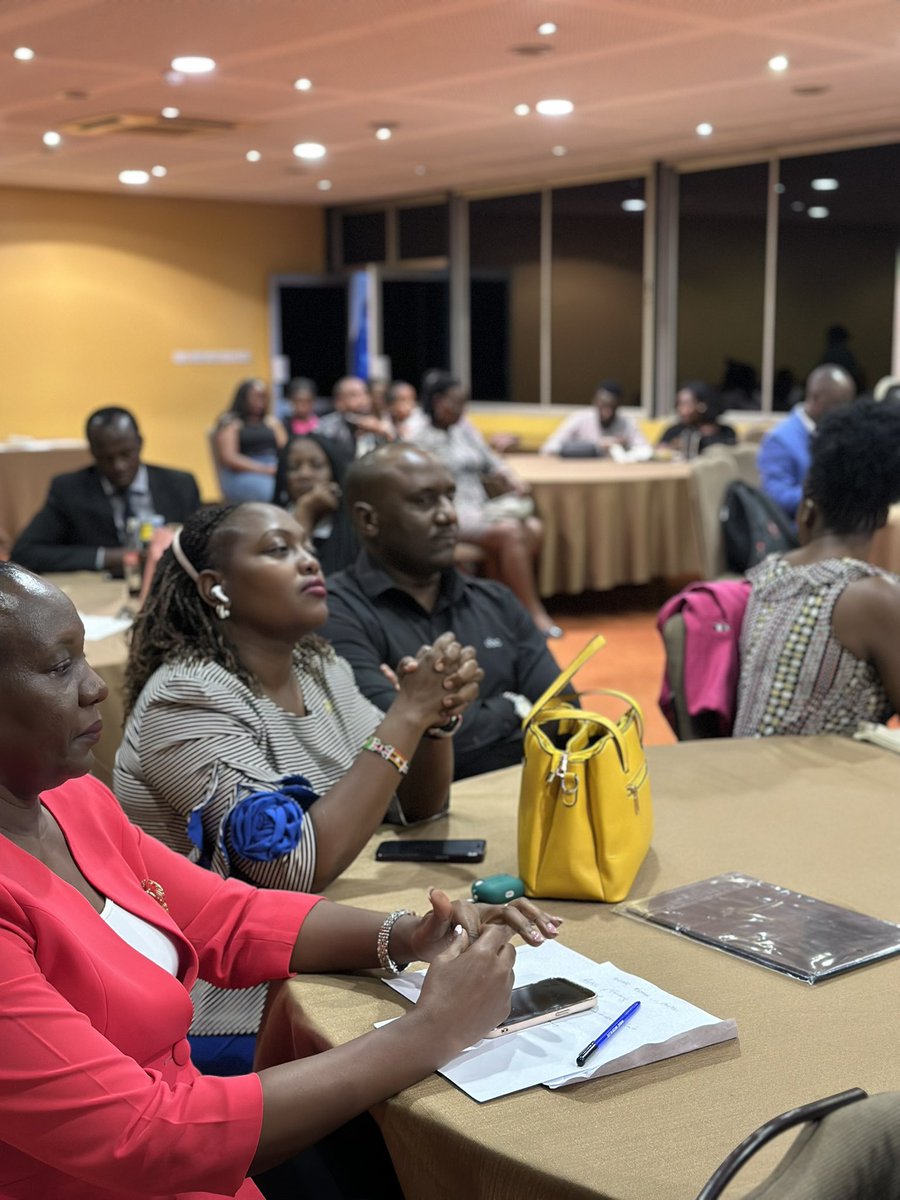 RotaryKiwatule's tweet photo. Every great story has a HEART. 💙💛
H - Human: One person, not the project.
E - Encounter: A specific challenge.
A - Action: Members &amp; partners in action.
R - Result: Evidence of change.
T - Takeaway: Meaning + next step.

ONE PERSON + ONE CHALLENGE + ACTION + CHANGE + INVITATION https://t.co/JbW0qj70Z7