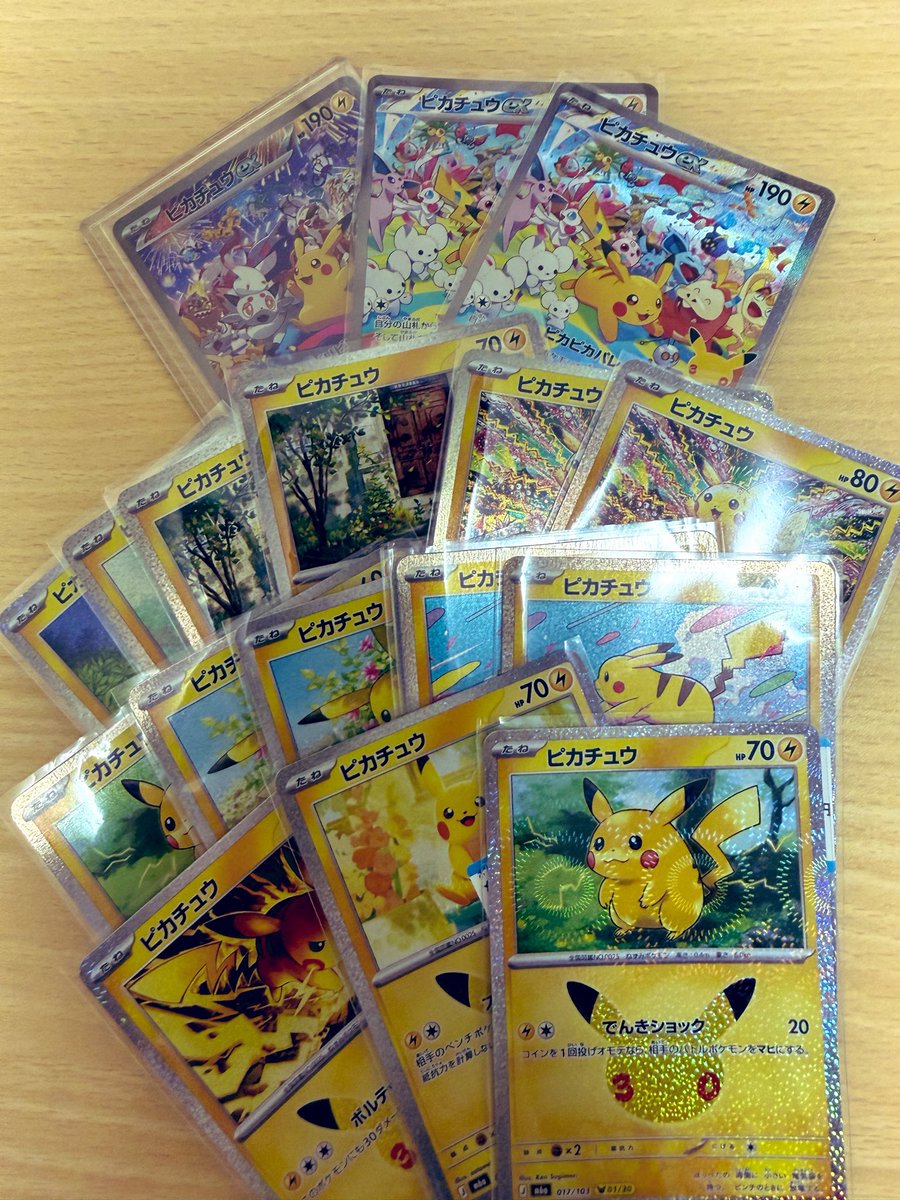 K_8780_'s tweet photo. 推しポケシングル購入✌️⚡️
イラストいいし光り方好きだから安い子見つけたら無下回収します https://t.co/yZX1kWAEdO
