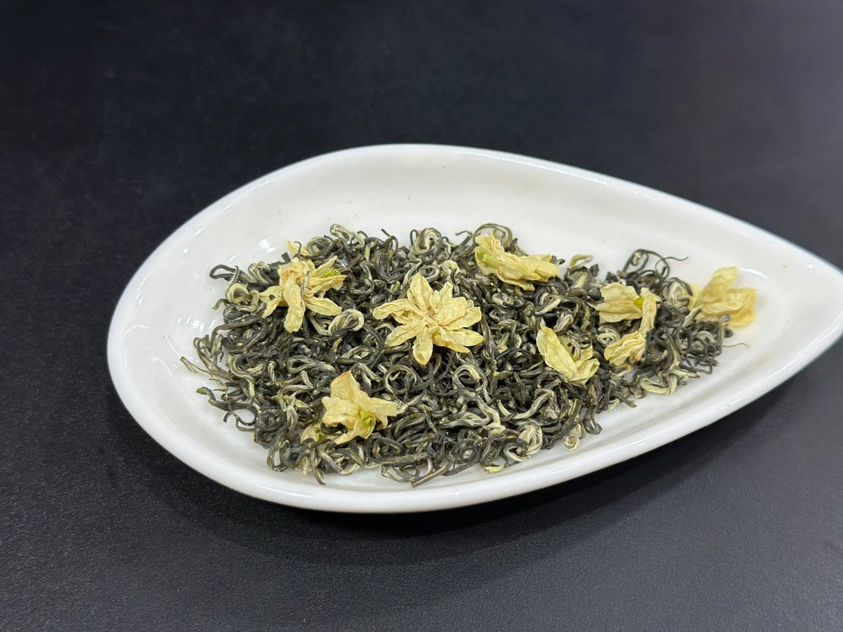 kast2k2's tweet photo. 🚕🐍Water caltrop tea unfurls nutty earthy sweetness, a rich gold cup that calms busy mornings and calms anxious thoughts. https://t.co/MeaJCuaB9I