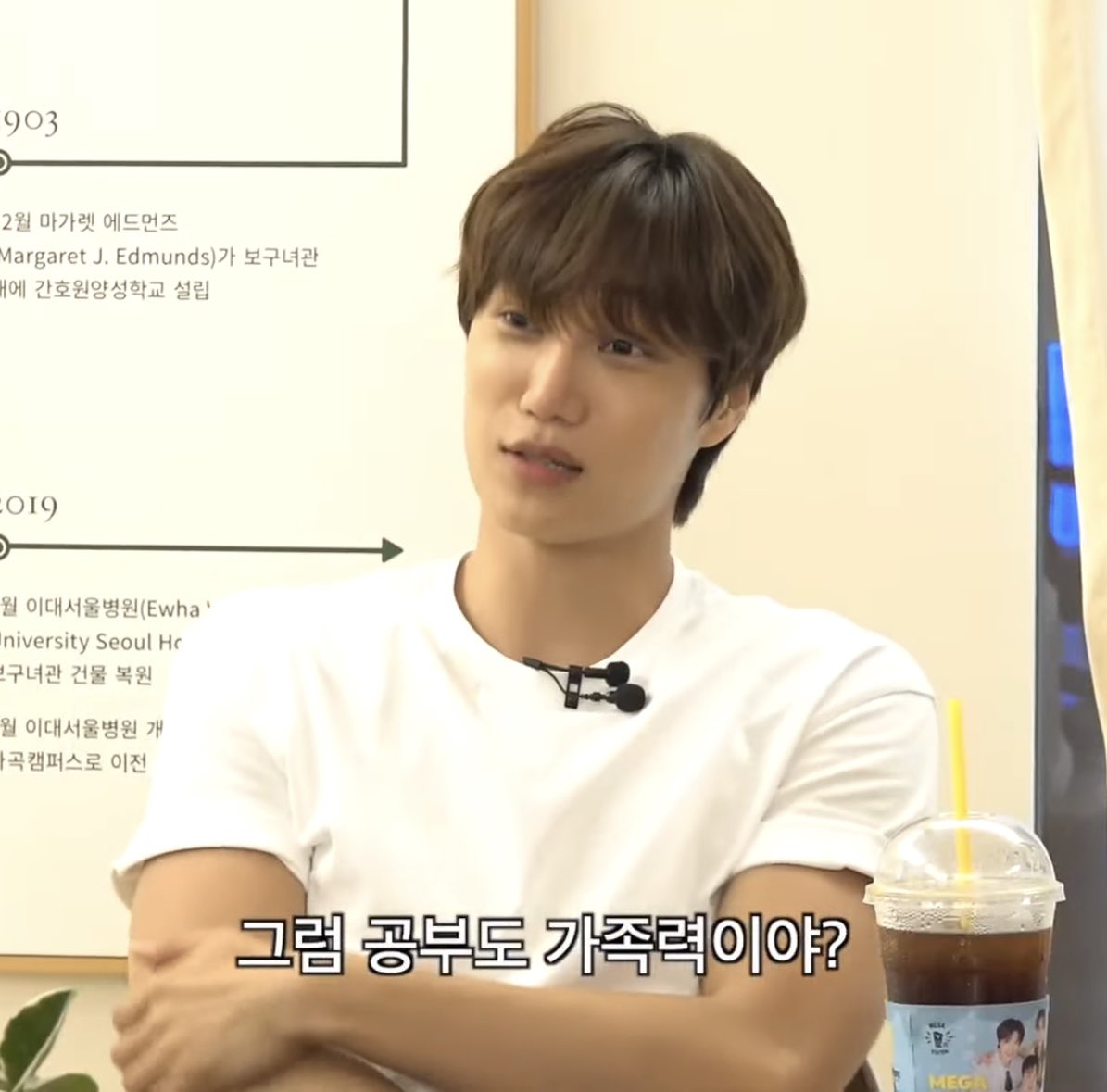 kaidiction's tweet photo. the ultimate campus crush my god the finest boy you’ll ever see in your class https://t.co/bxGf8zhy6u