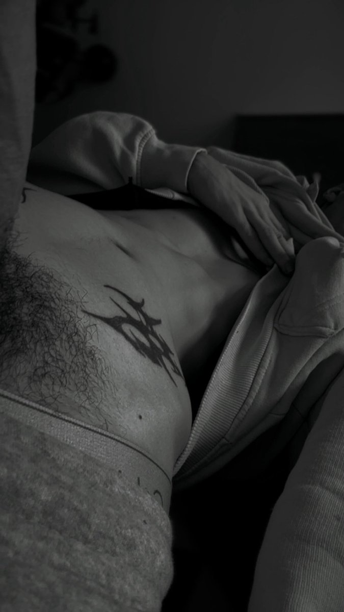_ItsMeVenom_'s tweet photo. J’vous laisse sa là 🖤🥀 https://t.co/pI3OUrBBn8