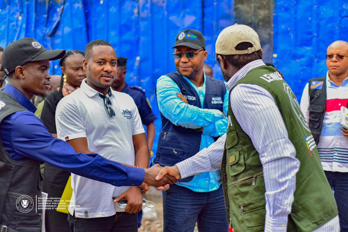 ElogeNkanza243's tweet photo. Visite d'inspection au grand marché central #ZANDO avec le ministre provincial en charge des commerces et ceux de l'environnement excellence Léon MULUMBA 

@minleonmulumba @lukwebo45062 https://t.co/ASsuFia2gI