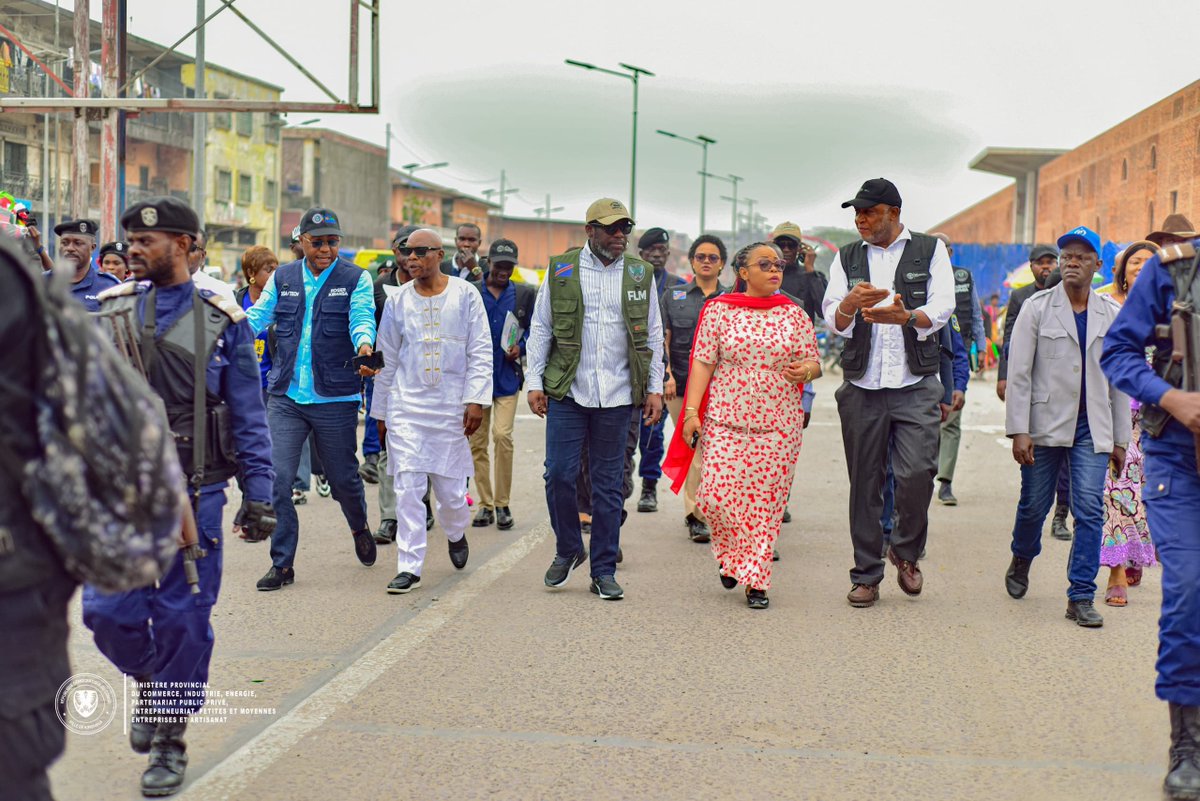 ElogeNkanza243's tweet photo. Visite d'inspection au grand marché central #ZANDO avec le ministre provincial en charge des commerces et ceux de l'environnement excellence Léon MULUMBA 

@minleonmulumba @lukwebo45062 https://t.co/ASsuFia2gI