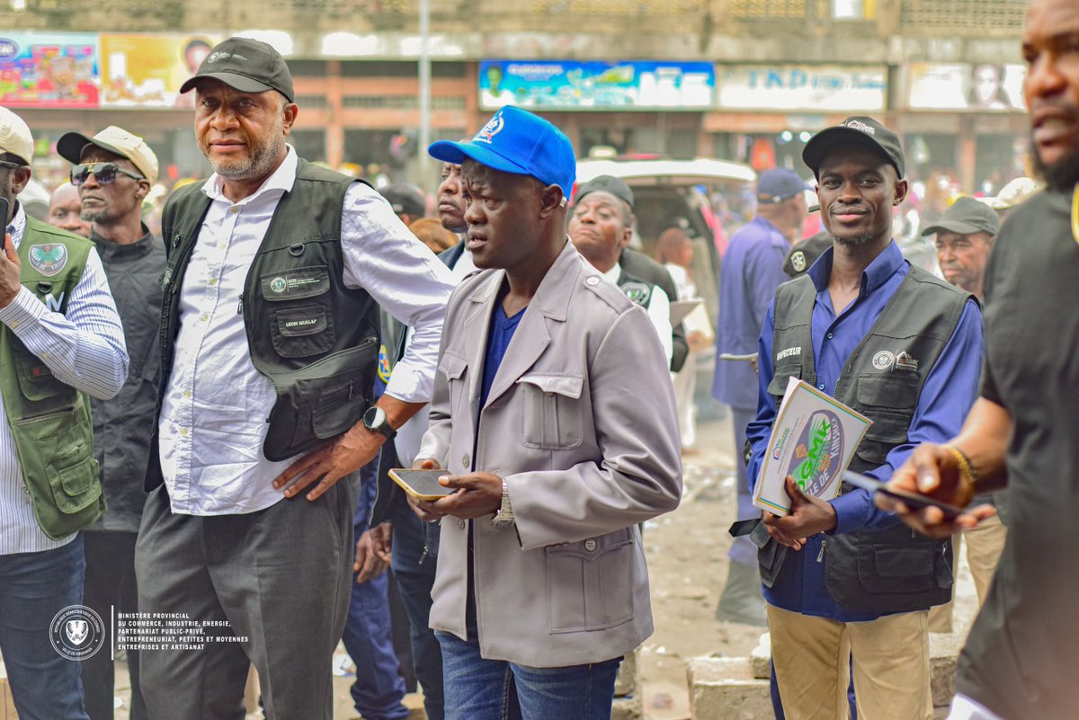 ElogeNkanza243's tweet photo. Visite d'inspection au grand marché central #ZANDO avec le ministre provincial en charge des commerces et ceux de l'environnement excellence Léon MULUMBA 

@minleonmulumba @lukwebo45062 https://t.co/ASsuFia2gI