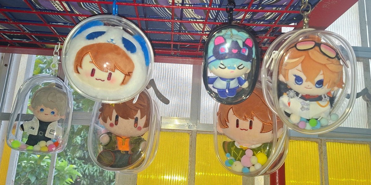 pauuridinghood's tweet photo. I have this "bubble traps" above my bed or overhead (I sleep in the lower bunk of a double deck bed). And every time I go out, I chose which ones will accompany me like...

"WHO SHALL TASTE t̶e̶m̶p̶o̶r̶a̶r̶y̶ FREEDOM TODAY?" https://t.co/GJQjOnR8h8
