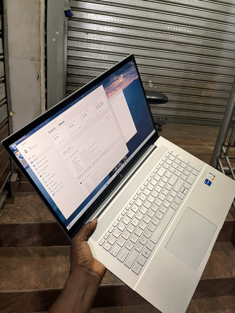 KrampahProf's tweet photo. @SIKAOFFICIAL1 @BigDaddyCee7 Hp Envy 17 * 
Core i5-12th gen
16 gig ram /512 ssd 
4K display 
*ghc7,500*
0507576086 https://t.co/EwS4fI6Pft