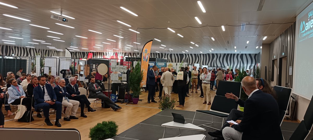 CDG_48's tweet photo. Salon des Maires et des collectivités locales de la Lozère.
La table ronde sur l'intelligence artificielle a commencé avec une présentation de ses évolutions récentes et ses répercussions sur les politiques. https://t.co/Rds3yEJVS2