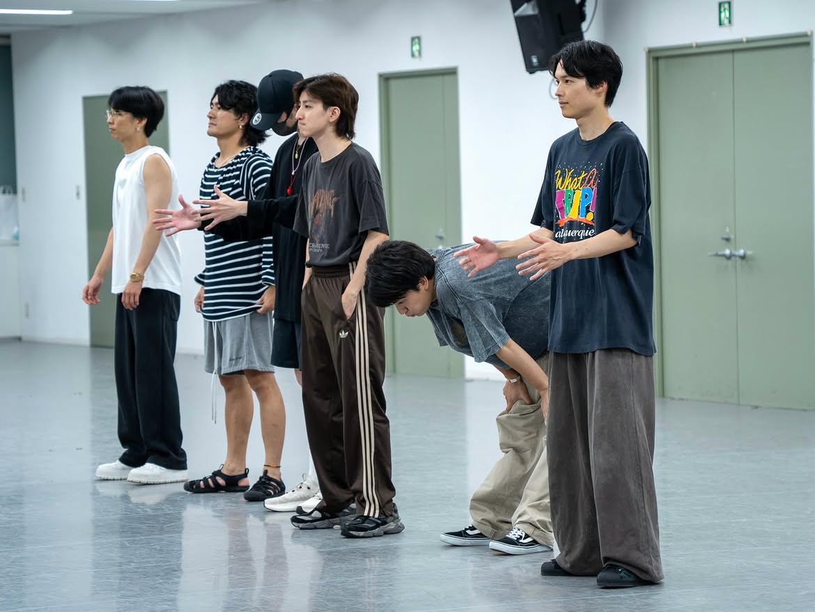 fanFCSixTONES's tweet photo. SixTONESスタジアムに向けて秘密の特訓中💎
最高のステージに仕上がってきてる！！

#SixTONES
#MILESixTONES_STadium https://t.co/soUg5ZxlO6