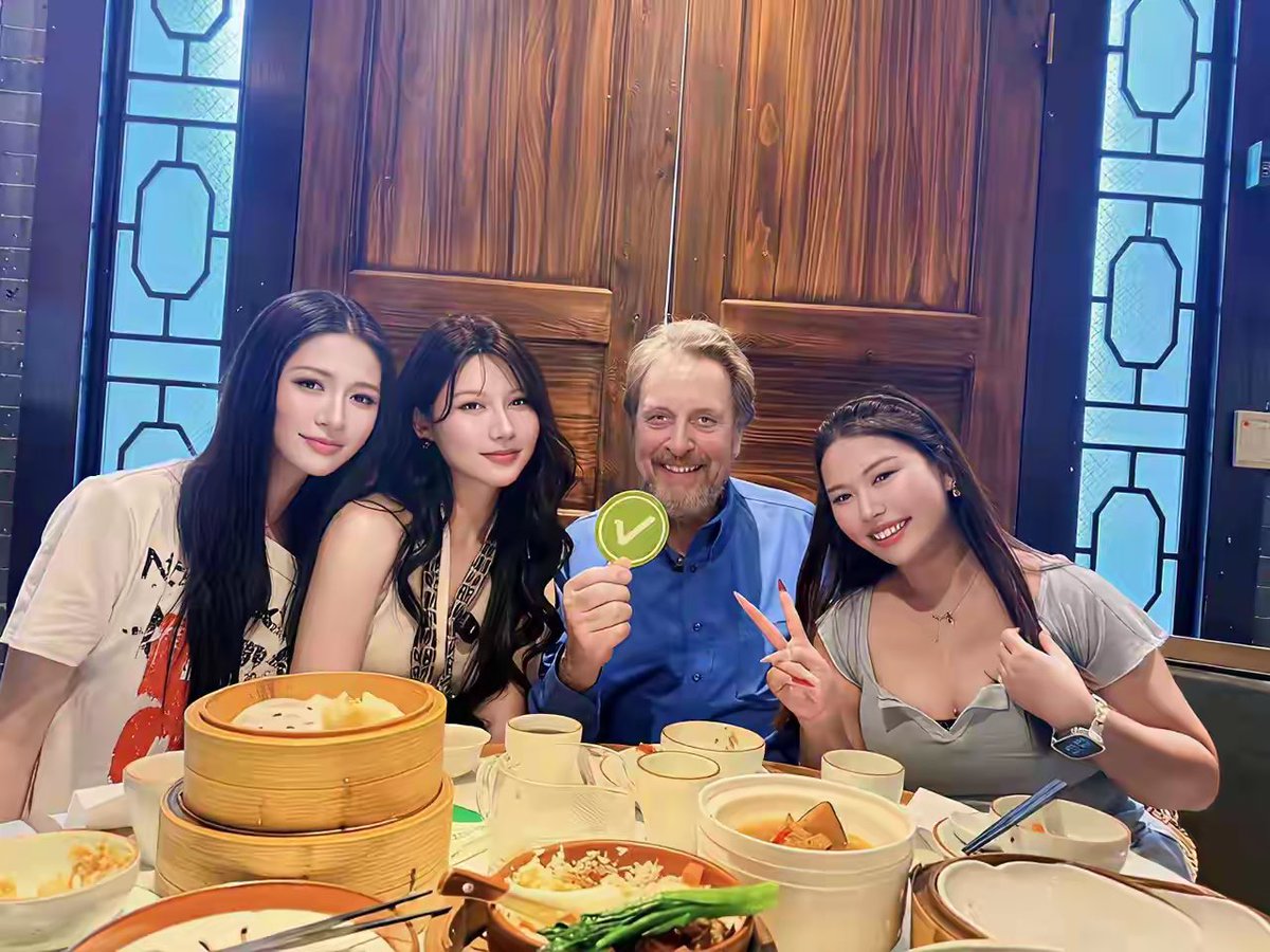 Byron_Wan's tweet photo. Errol Musk had a great time in Guangzhou the other day… https://t.co/CBN2Gqi1sv