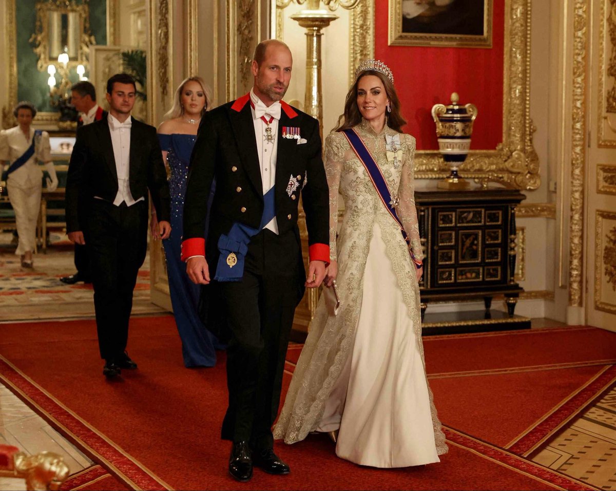 duchesskatenews's tweet photo. #OTD September 17th for The Princess of Wales…
2012: Day 7 of the #DiamondJubilee Tour.
2015: Visit to @annafreuduk.
2022: Governors General Luncheon at Buckingham Palace.
2025: Day 1 of #USStateVisit. https://t.co/fxLImruhzu